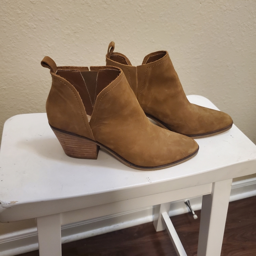 Steve Madden Fresko Tan Suede Booties size 7.5